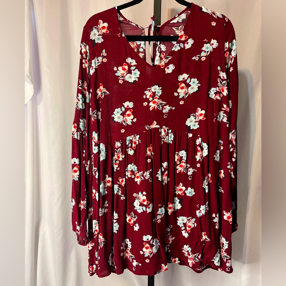 Long sleeve swing tunic in paprika with flowers. Tie closure in back. NWT